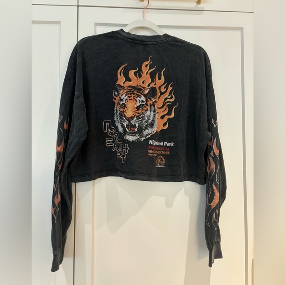 Distressed urban outfitters cropped long sleeve - Picture 2 of 3